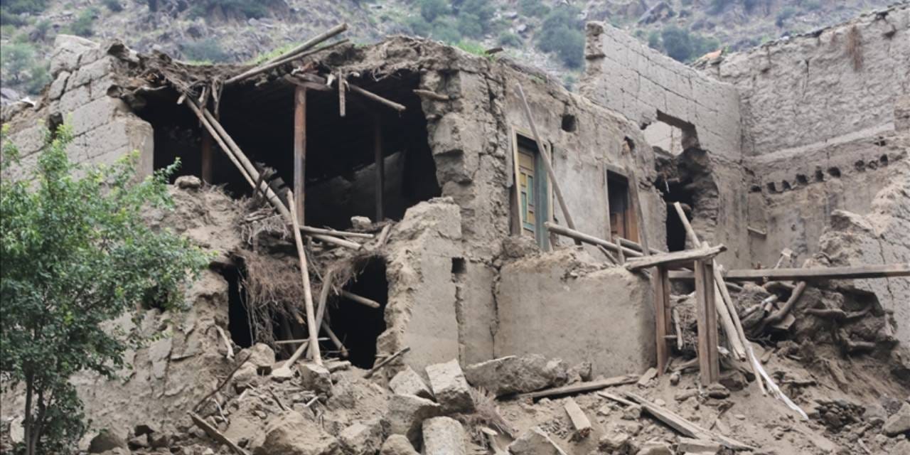 Afganistan sallandı: Kabil’in kuzeyinde 5,8’lik deprem