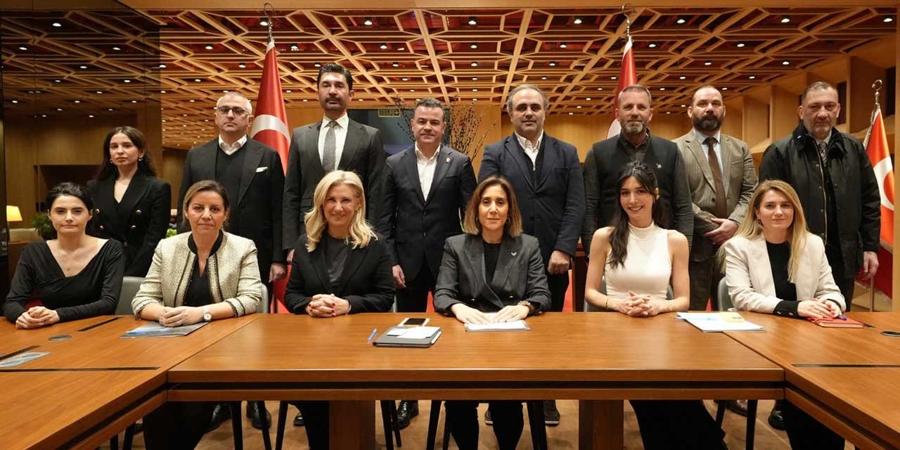 4 Büyükler Tüpraş Stadyumu'nda toplandı: Yeni proje için ilk adım atıldı