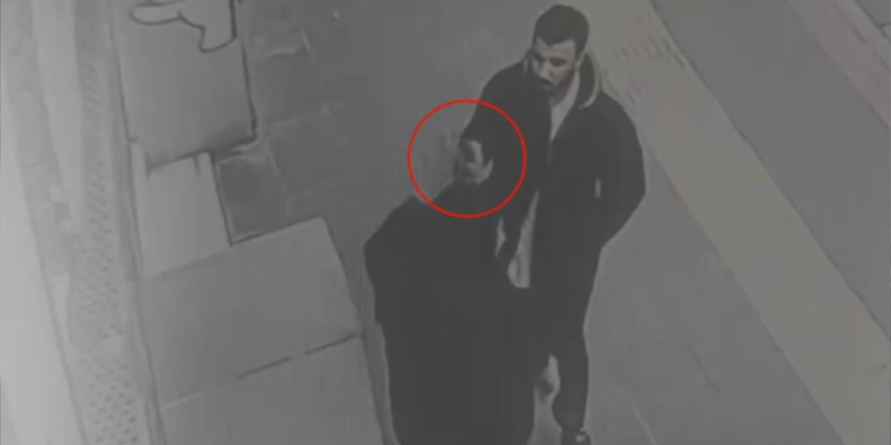 Sokak ortasında dehşet anları! Boşandığı kadının kafasına silah dayadı! Genç kadın şans eseri hayatta