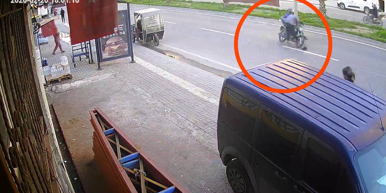 Karşıya geçmek isteyen yayaya motosiklet çarptı: Metrelerce sürükledi