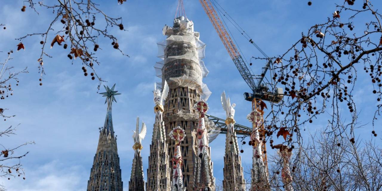 Yapımı 144 yıl sürdü!  17 metrelik son eklentisi ile dünyanın en yükseği oldu