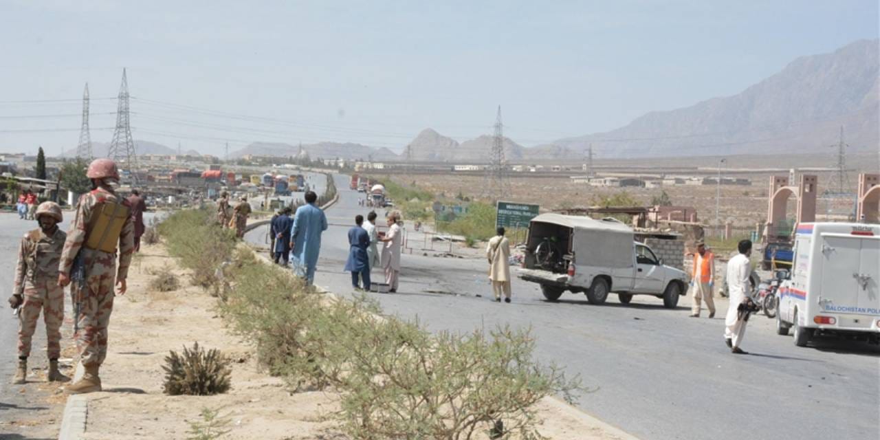 Pakistan'dan sıcak çatışma: 5 militan öldürüldü