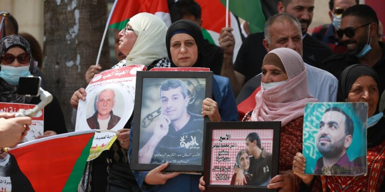 Kızılhaç önünde umut nöbeti: Filistinli esir ailelerinden dünyaya çağrı