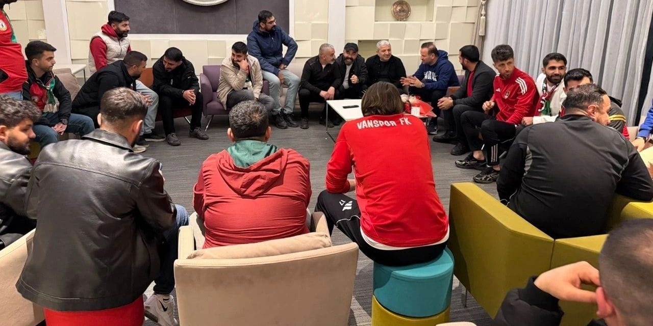 Çiçeklerle karşılayıp iftarda ağırladılar 1-0 yendikten sonra da "Güle güle" diyerek uğurladılar