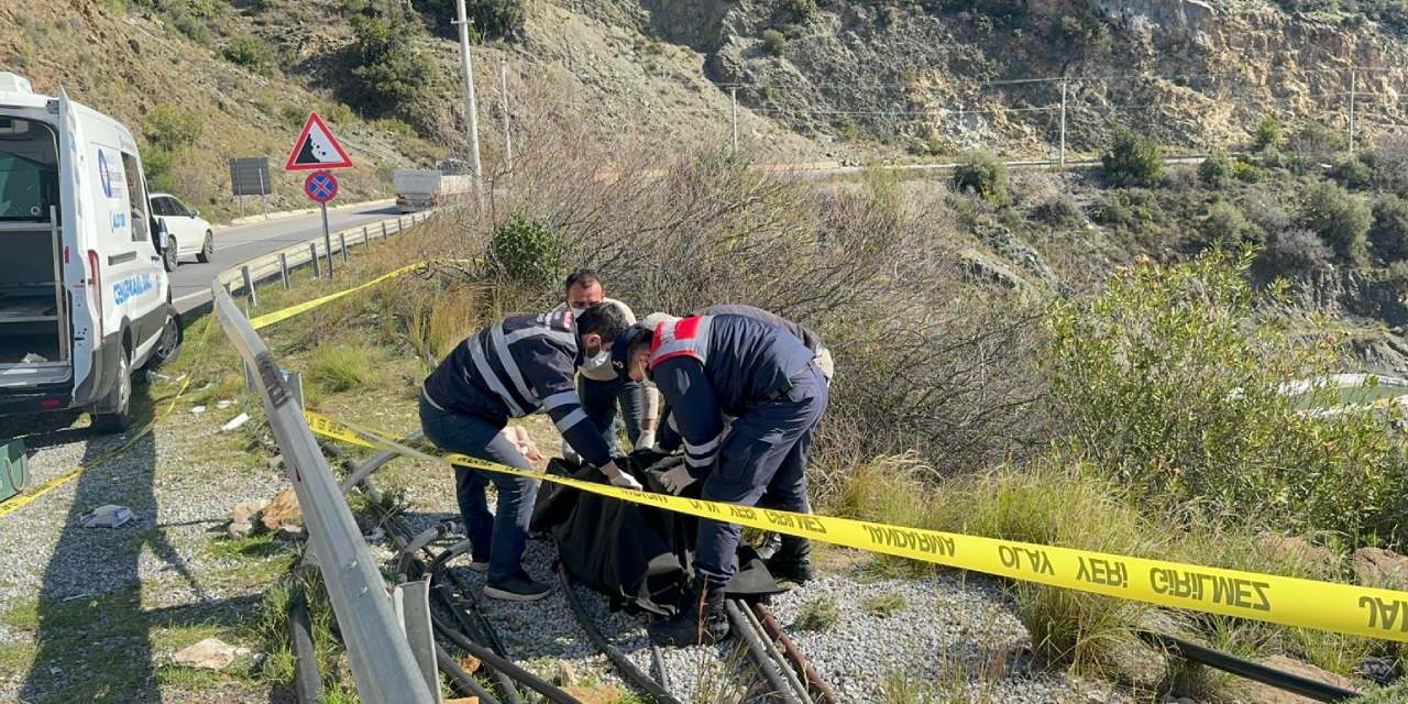 Antalya'da şüpheli ölüm: Yol kenarında kadın cesedi bulundu!