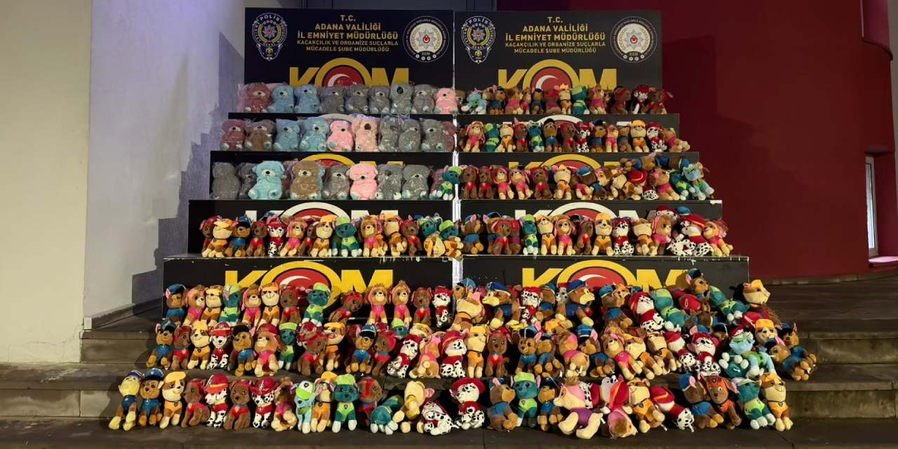 Yolcu diye bindiler: Bagajlarından çuval çuval zararlı oyuncak çıktı