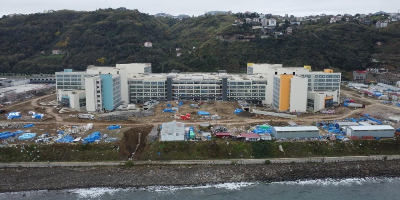 Korkutan uyarı! Trabzon Şehir Hastanesi denize doğru kayıyor