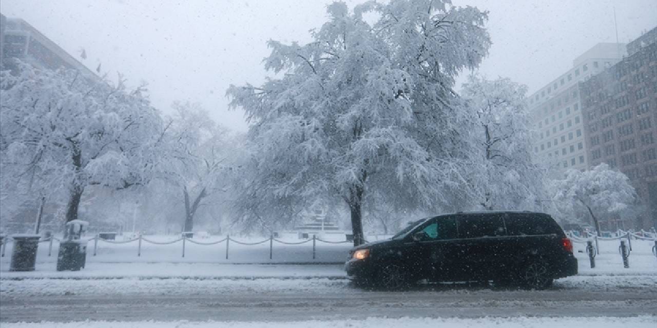 Olağanüstü hal ilan edildi: 11 binden fazla uçuş iptal