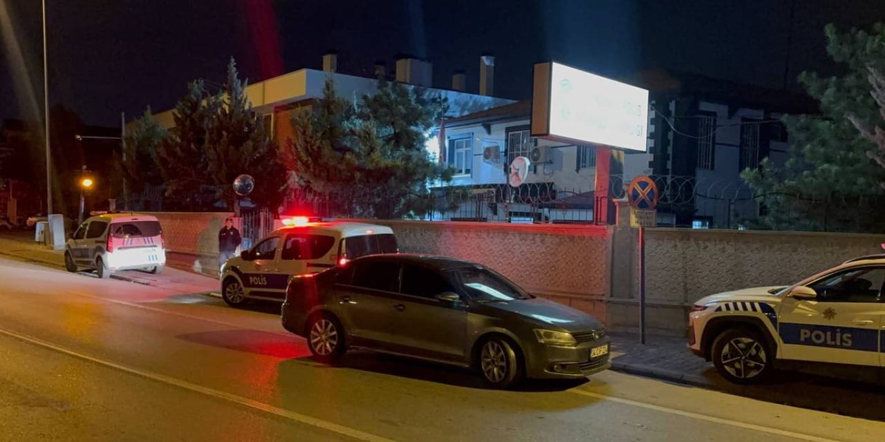 Kuzenini taciz ettiğini iddia ettiği kişiyi polis merkezinde öldürmüştü: Bıçağı babası vermiş!