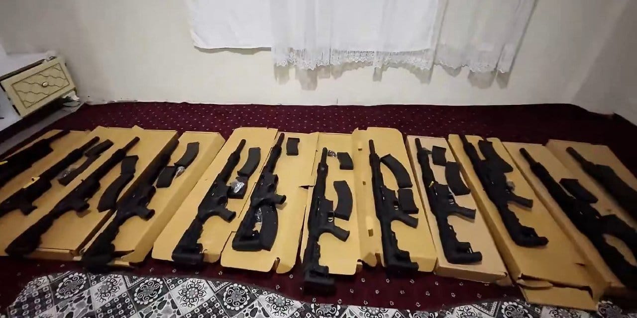 Volkanik taşların altından cephanelik çıktı!