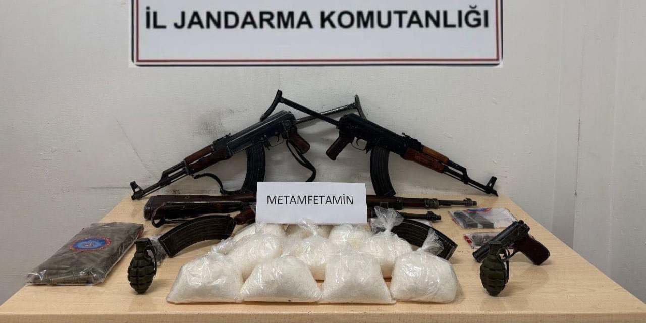 Hakkari'de uyuşturucu operasyonu: Ev cephaneliğe dönmüş!