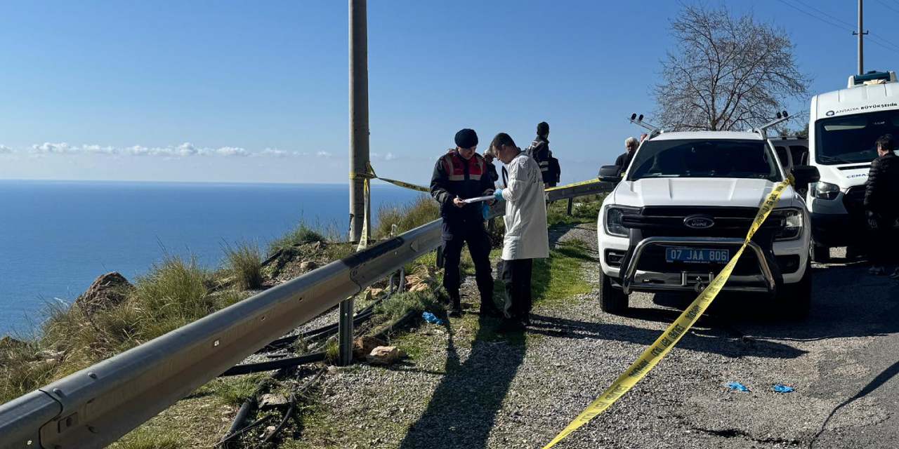 Yol kenarındaki sır ölümde yeni gelişme: Cesedi bulunan kadının eşi ve oğlu tutuklandı