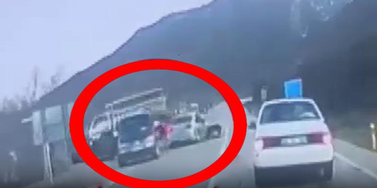 Otomobilin kamyonu devirdiği anlar ortaya çıktı