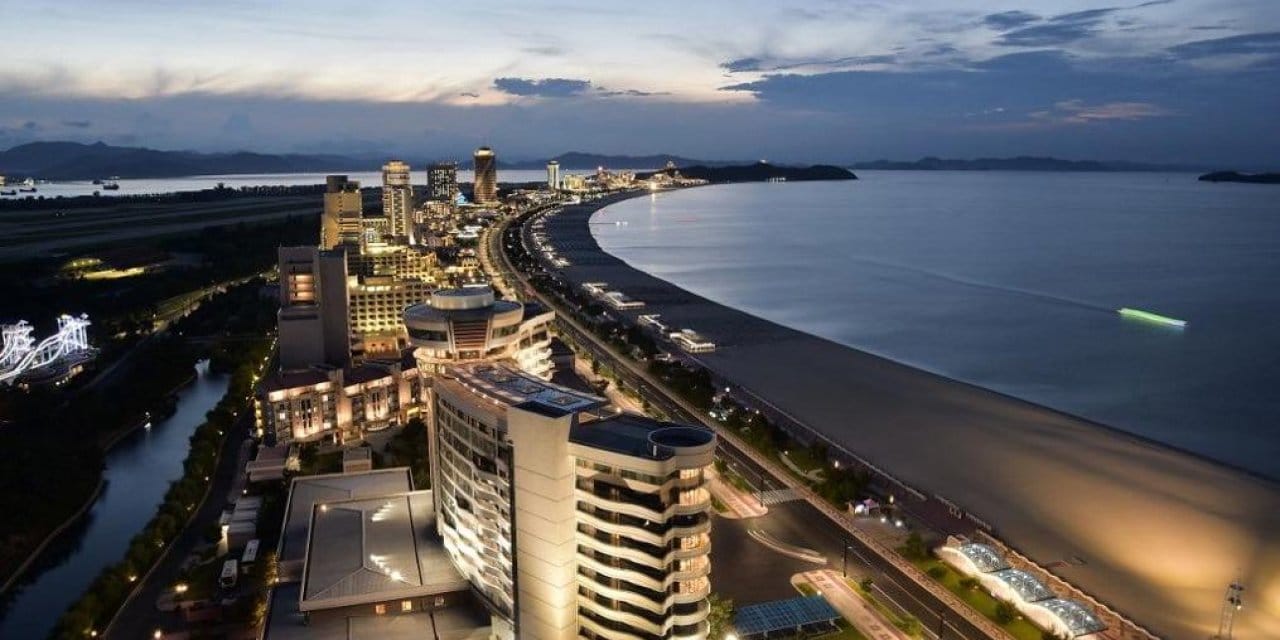 Yasaklı ülkenin tek misafirleri: Ruslar