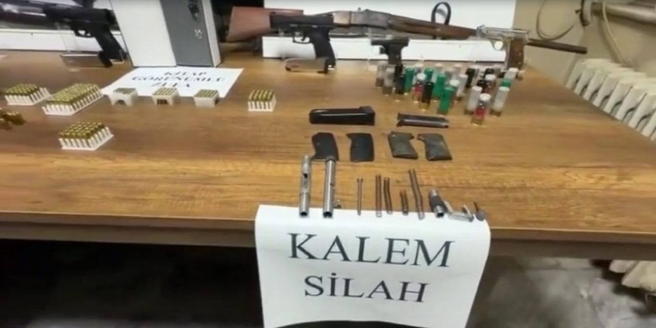 Atölyeye dönüştürülen eve silah operasyonu: Kalem şeklinde silahlar ele geçirildi!