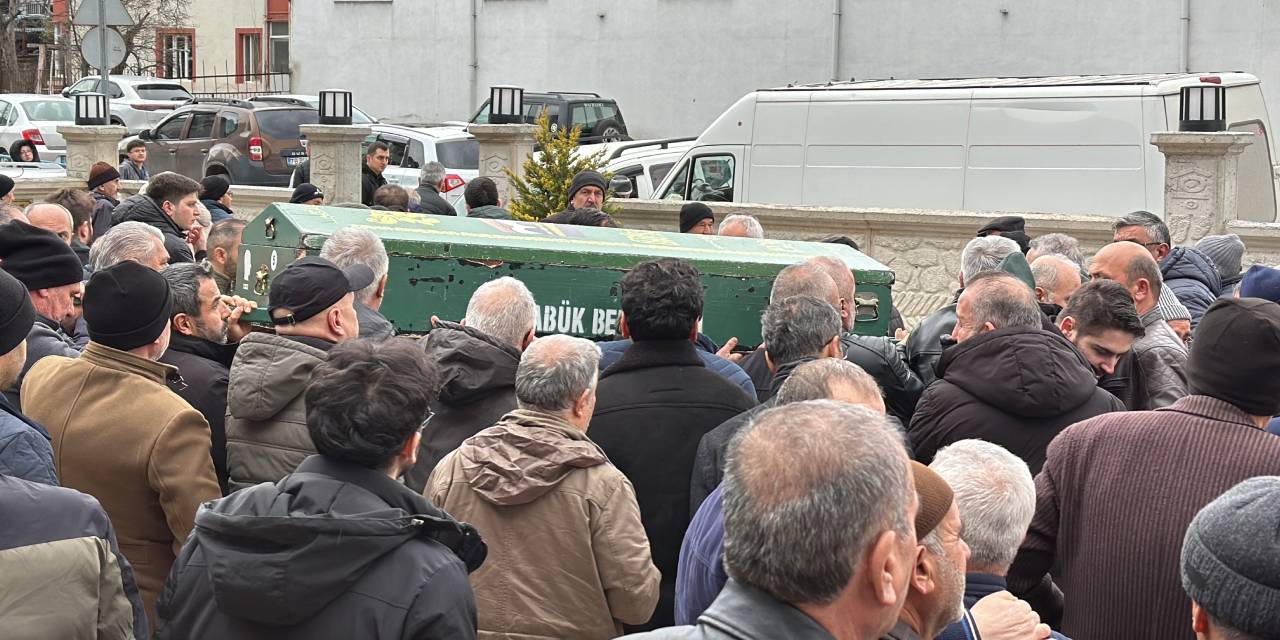 Denizde boğulan 22 yaşındaki üniversiteli genç son yolculuğuna uğurlandı