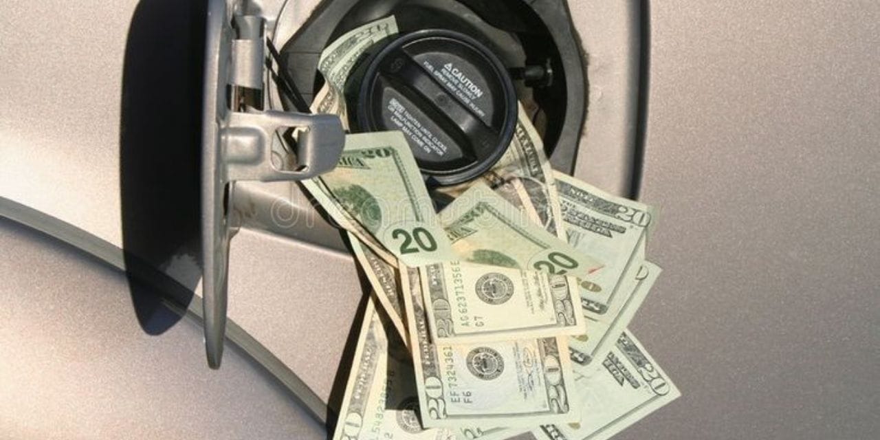 Akaryakıta beklenen zama da zam! Savaşın ilk faturası belli oldu