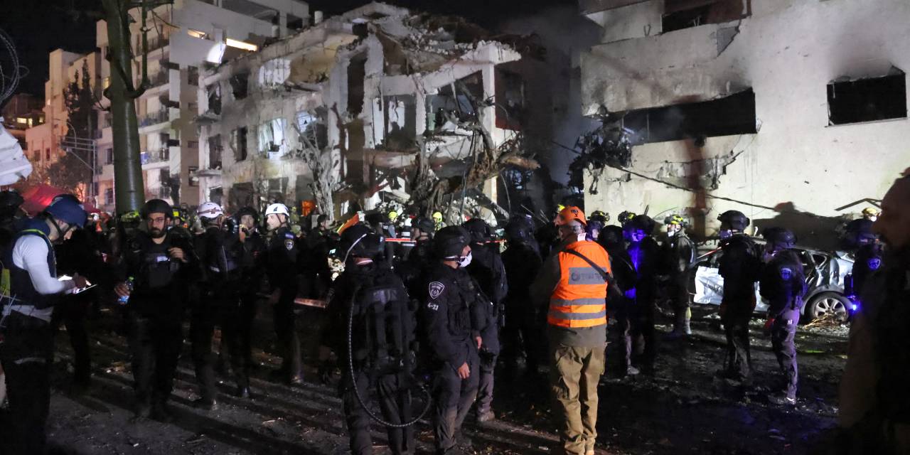 İran'ın misillemesinde bir füze Tel Aviv'e isabet etti: 1 ölü 20 yaralı var!