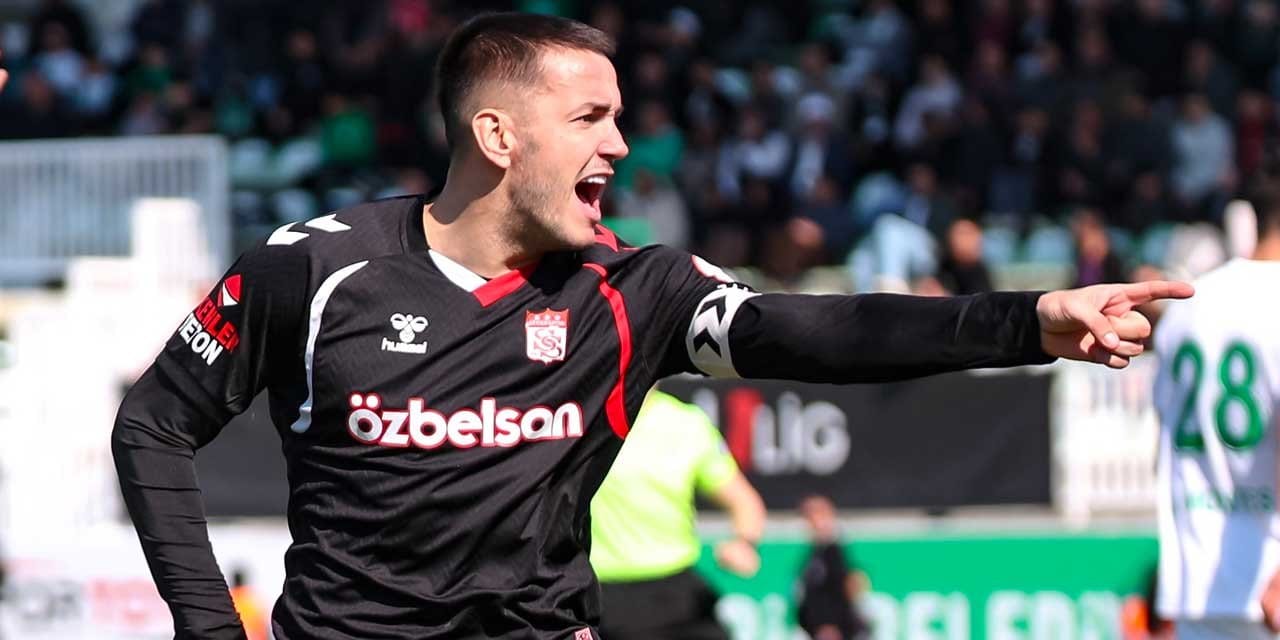 Sivasspor'u Rey Manaj kurtardı