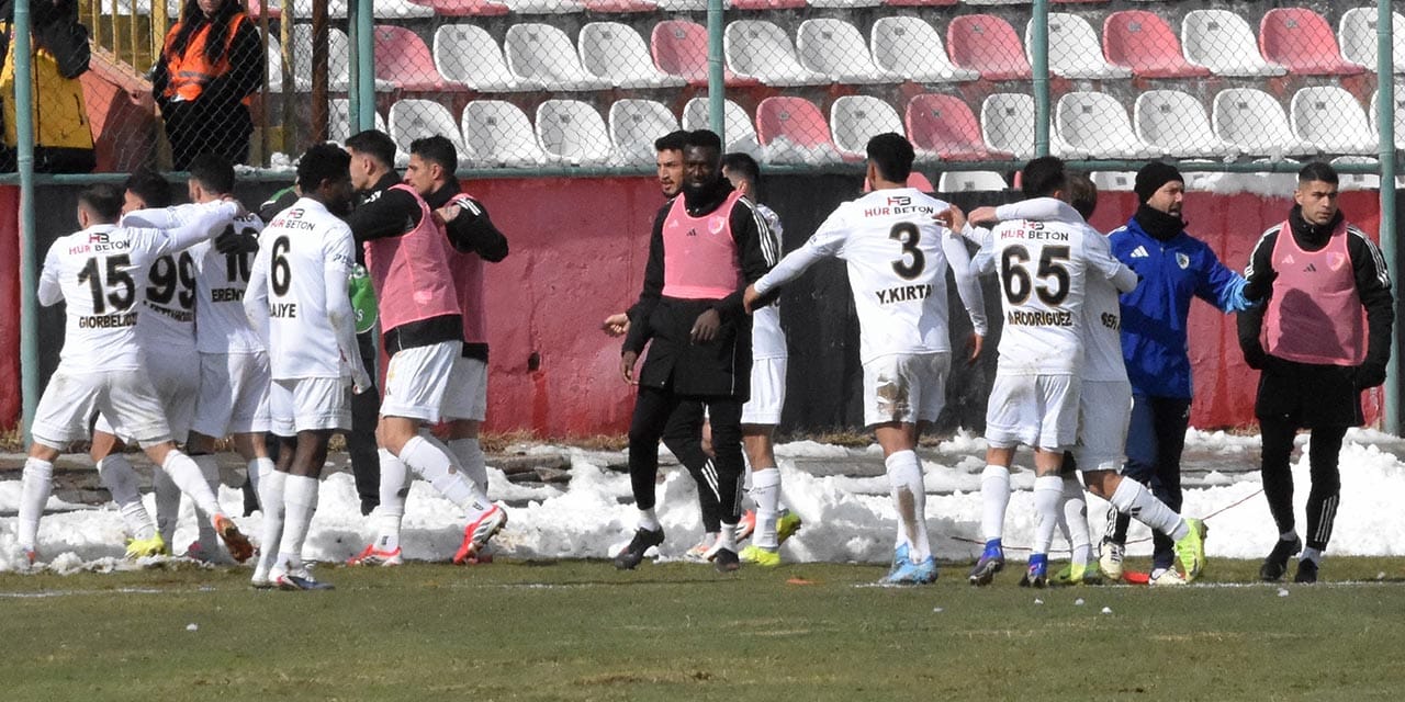 Üst üste 11. maçını kazanan Erzurumspor Amedspor'u 'Kara kedi' yaptı