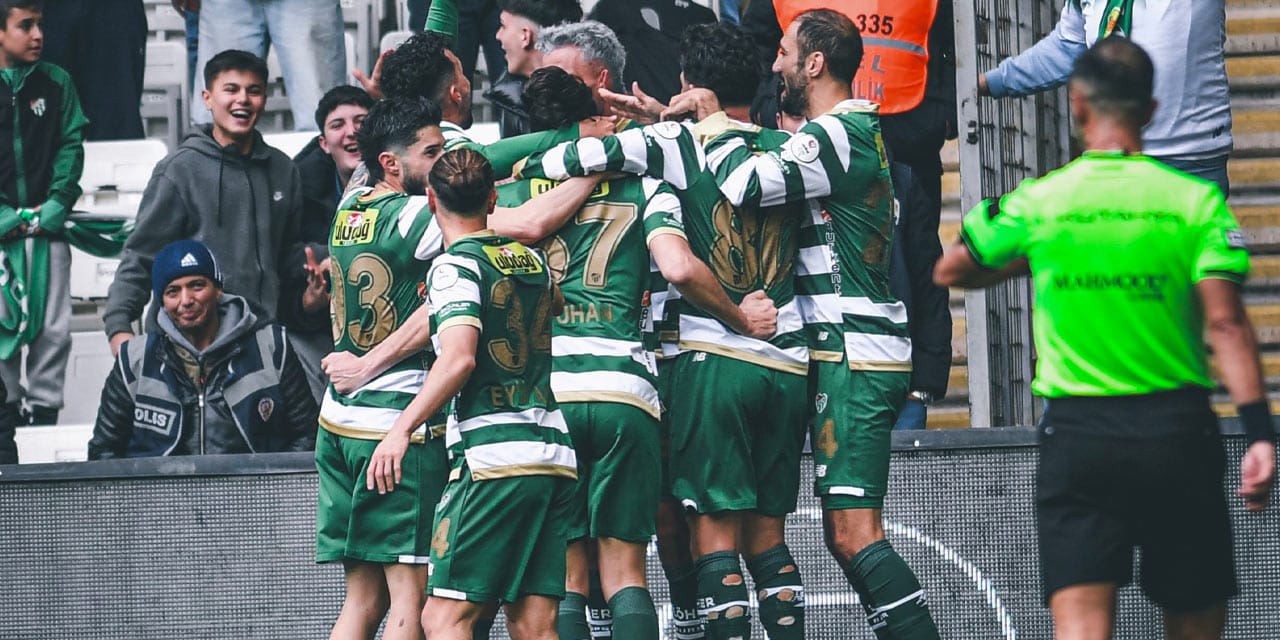 Bursaspor gol yağdırdı: Galatasaray ve Fenerbahçe yaklaşamadı