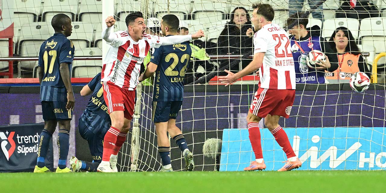 Fenerbahçe 1 puanı kurtardı: Şampiyonluk yolunda yara aldı