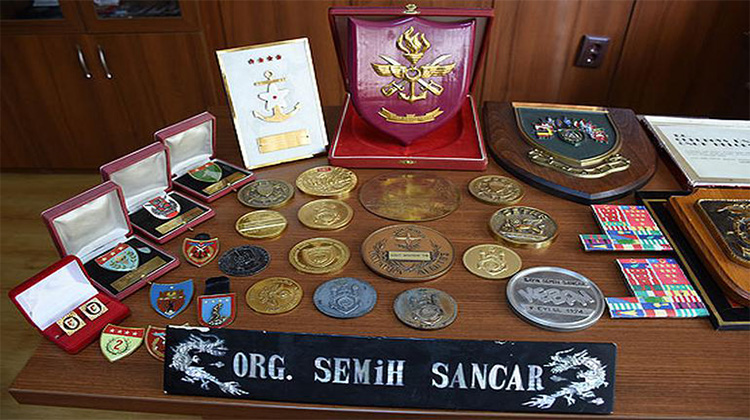 Orgeneral Semih Sancar’ın madalya ve şiltleri Harbiye’deki askeri müzede