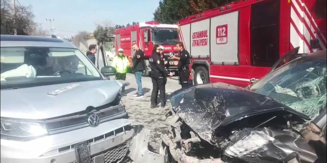 Arnavutköy'de kafa kafaya çarpışma! 1 ölü 2 yaralı