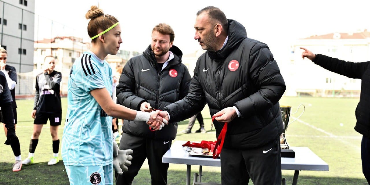 TFF 2. Lig'de şampiyonluğa ulaştılar: TFF kupayı törenle verdi