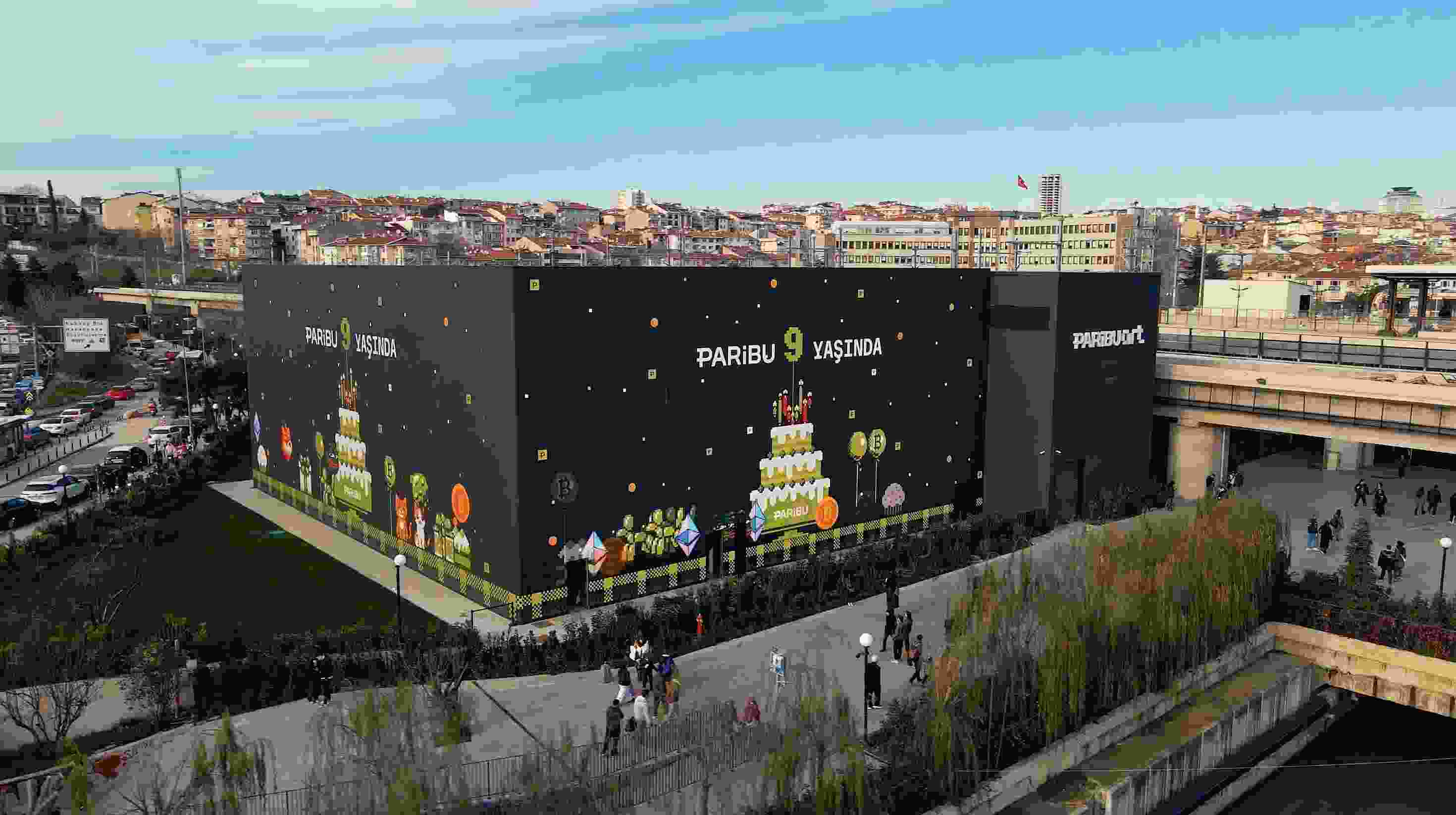 Uygulama ekranından, “Yeni bir sahne, yeni bir ifade dünyası” Paribu Art’a uzanan kutlama: Paribu 9 yaşında