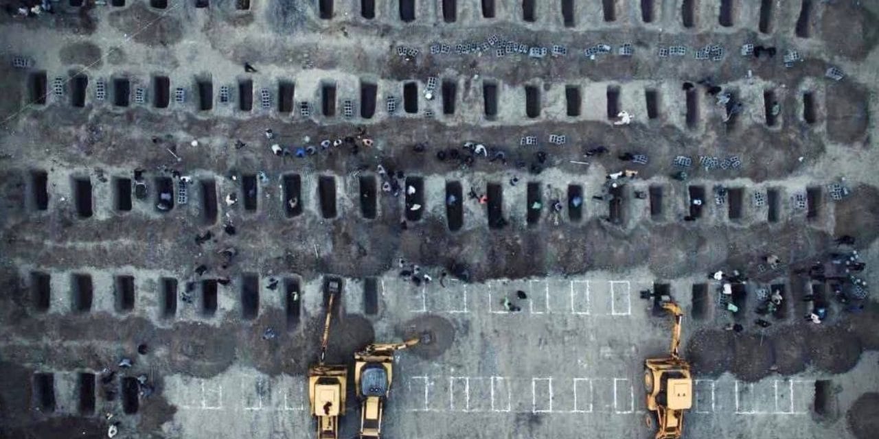 ABD-İsrail'in öldürdüğü 160'tan fazla kız öğrencinin mezarını paylaştı