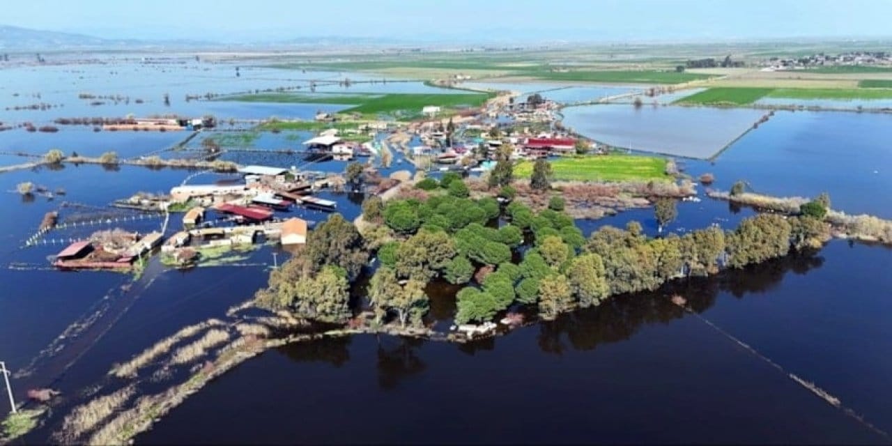 Venedik değil Aydın: Halk evine sandalla ulaşıyor