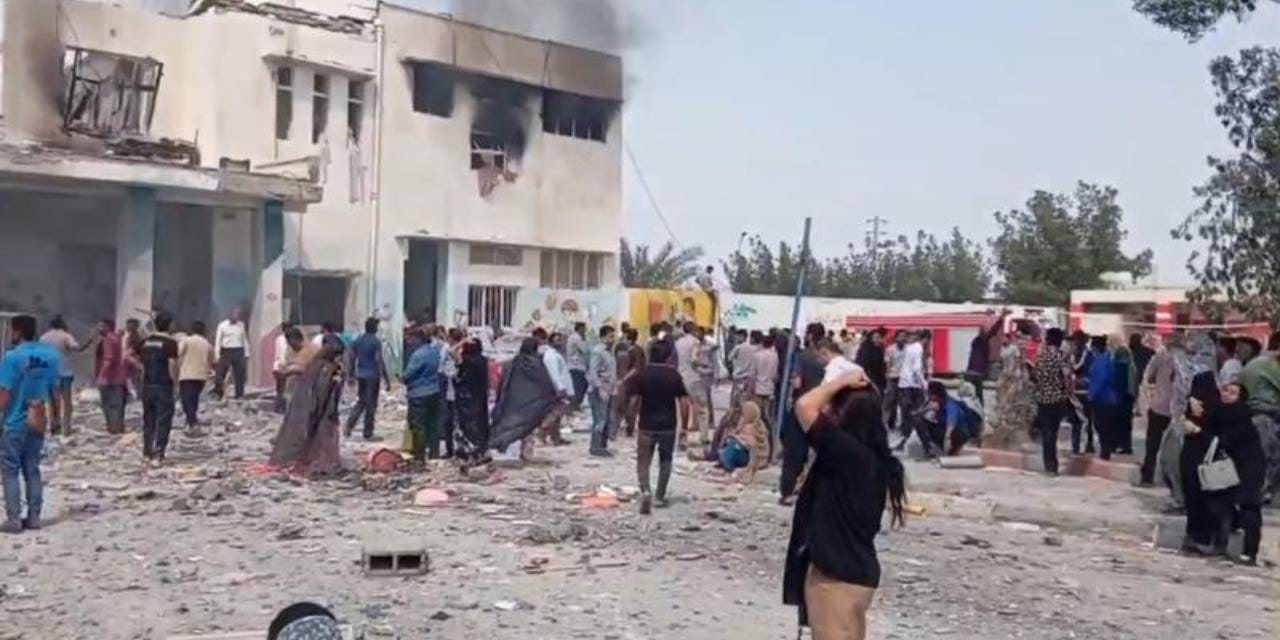 On binler meydanı doldurdu! ABD-İsrail'in öldürdüğü kız öğrenciler için cenaze töreni