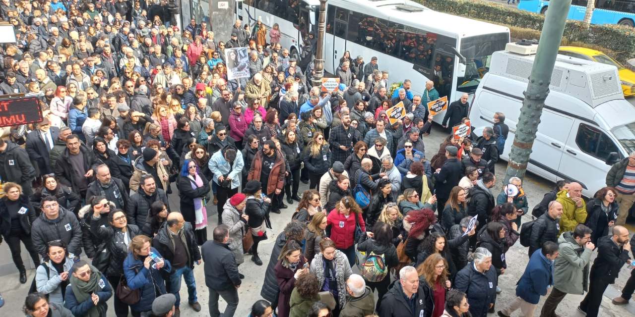 Öğretmenler İstanbul ve Ankara'da Fatma Nur Çelik için ayakta! Bakanlığa yürüdüler