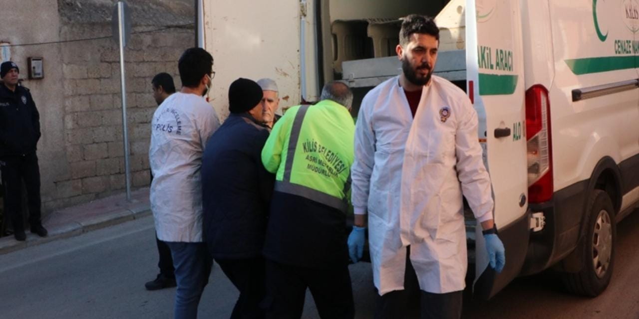 Ekipler eve zorla girdi: Acı manzarayla karşılaştı