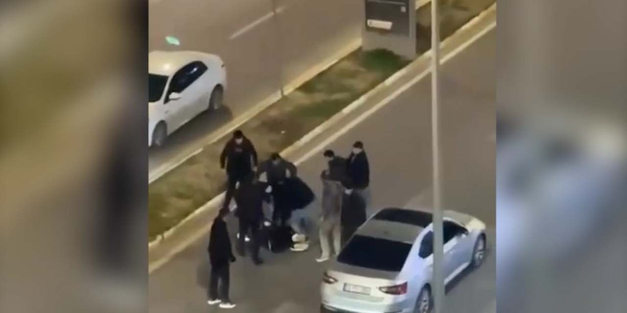 Araçtan indirip sopalarla dövdüler: O anlar kamerada!