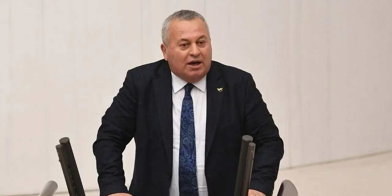 Cemal Enginyurt trafik kazası geçirdi