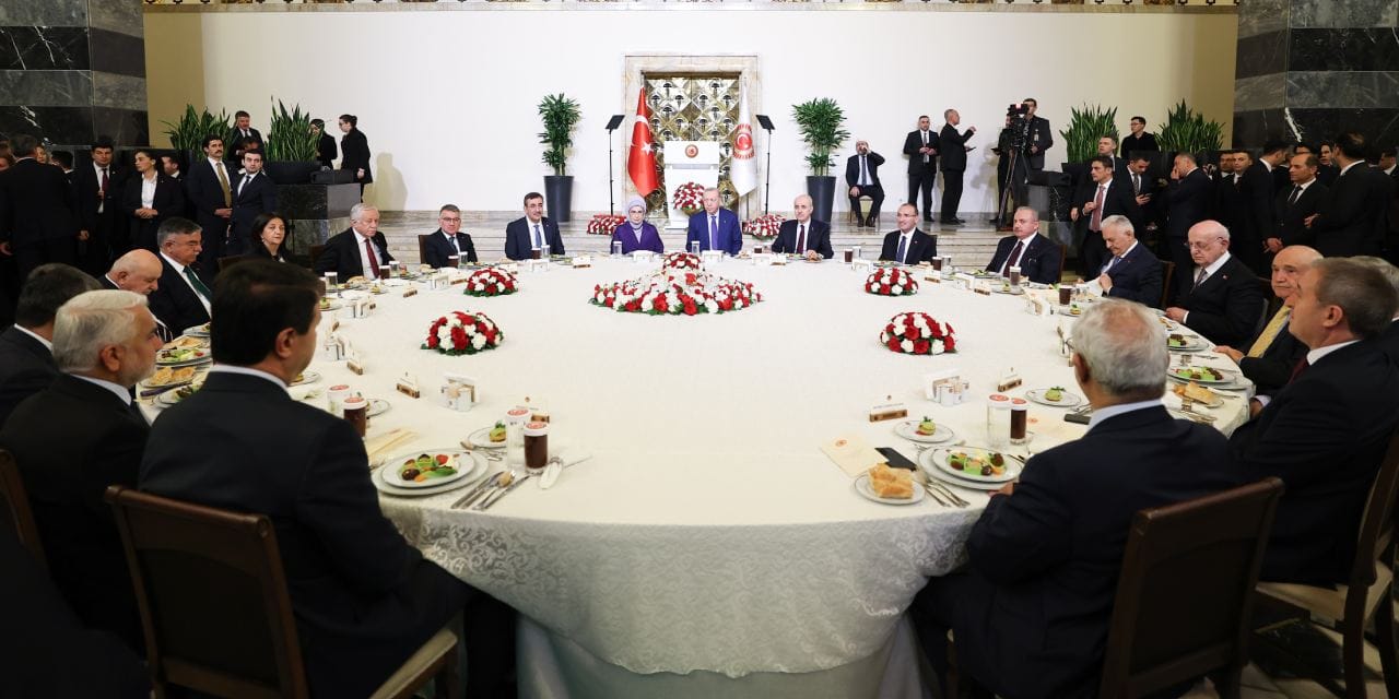 Meclis'teki ultra lüks iftar menüsü gören bir daha baktı! Keşkek yatağında antrikot...