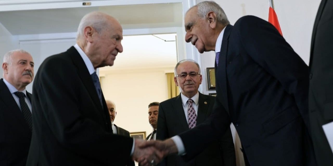 Bahçeli'nin "Ahmetler makama" çağrısı havada kaldı! Kayyum süresi uzatıldı