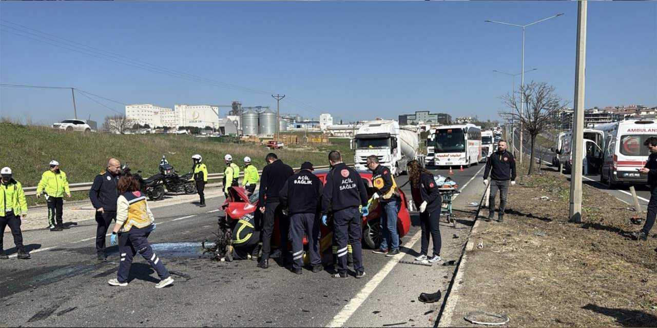4 araç birbirine girdi! 5 kişi hastaneye kaldırıldı
