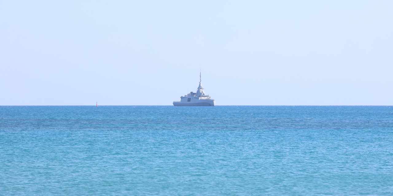 Yunanistan'a ait firkateyn Limasol'a ulaştı