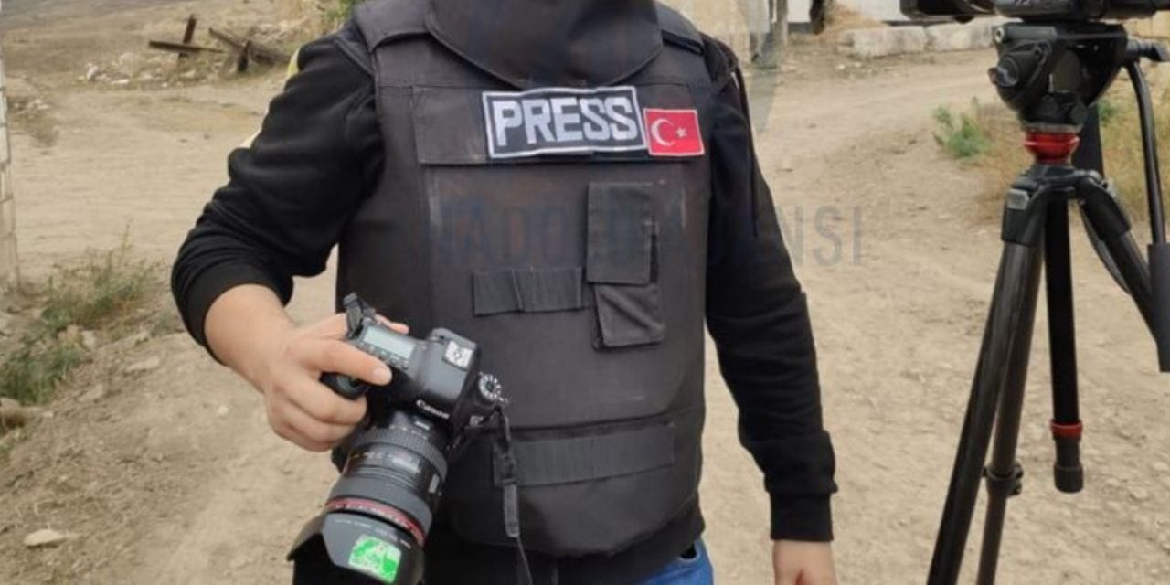 İsrail iki Türk gazeteciyi daha gözaltına aldı