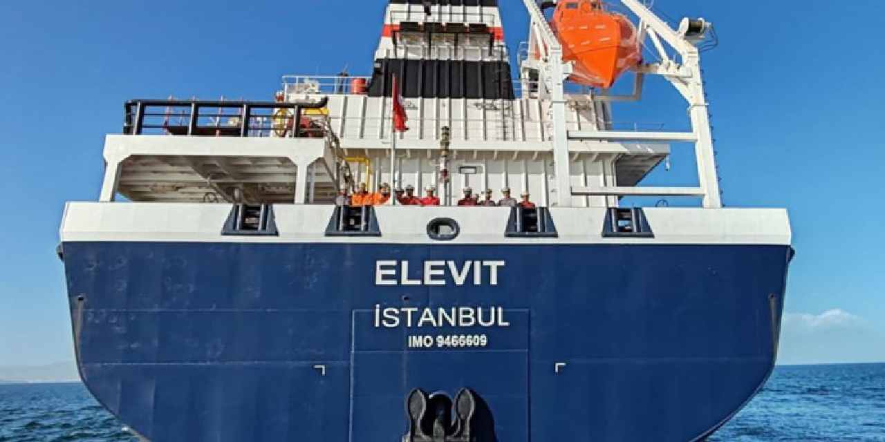 Beşiktaş'ın dev gemisi Türk bayrağı çekti