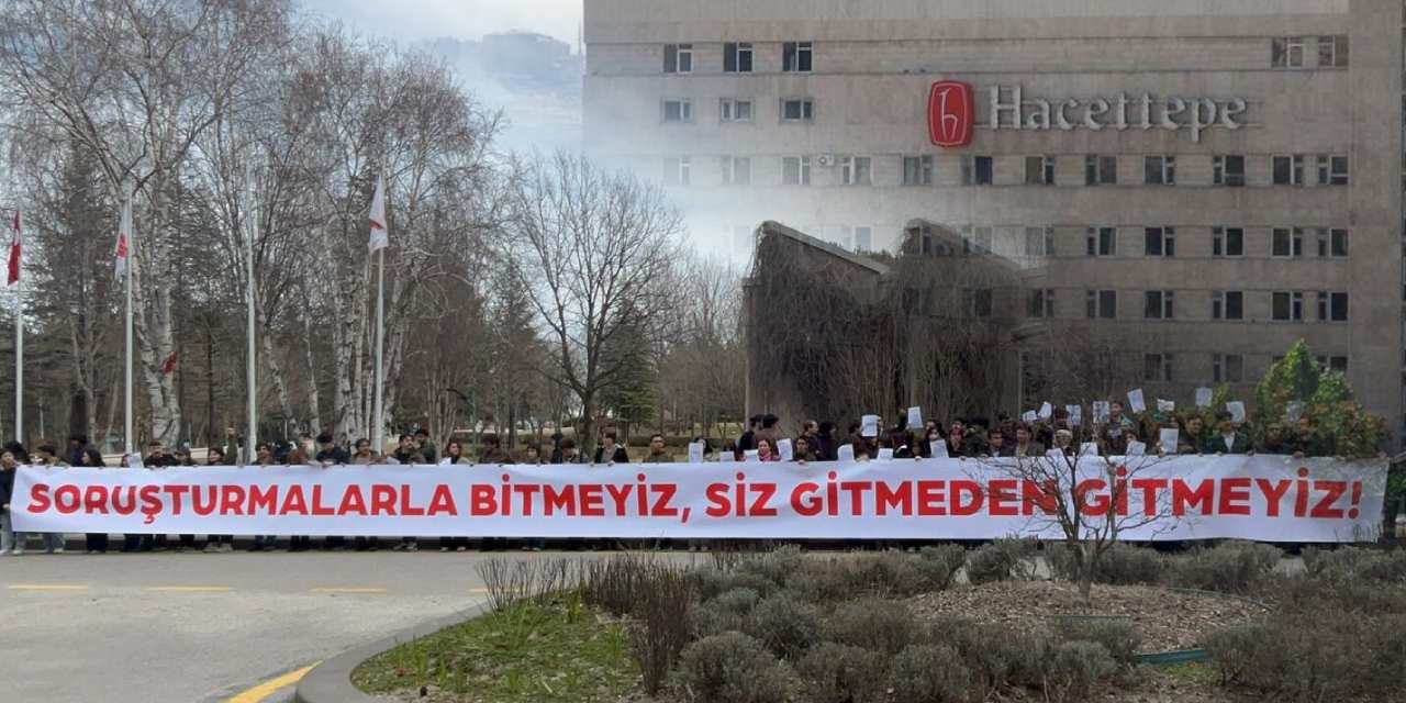 Hacettepelilere uzaklaştırma cezası: 20 metrelik pankartla yanıt verdiler