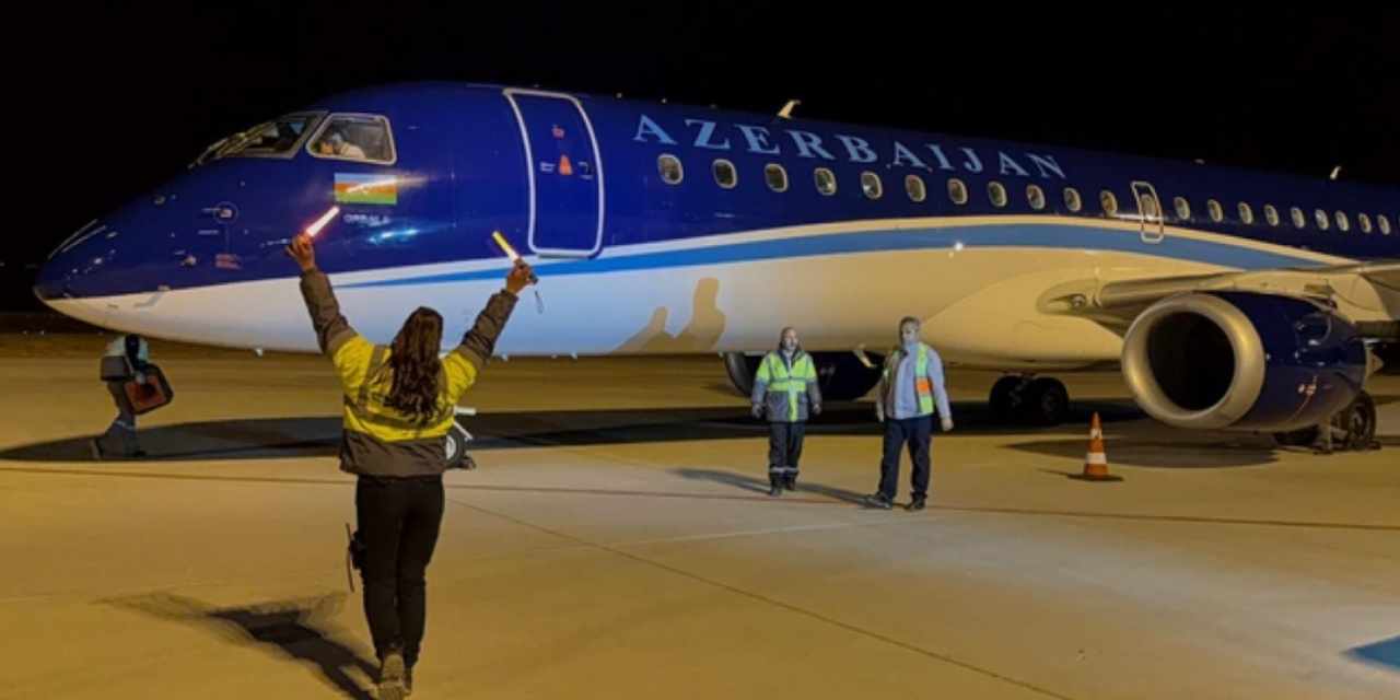 Nahçıvan uçağı 71 yolcusuyla Iğdır’a indi