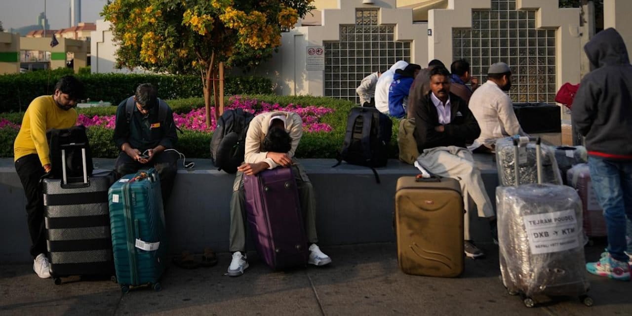 Devletler tahliye edemedi, turistler internetten para arıyor