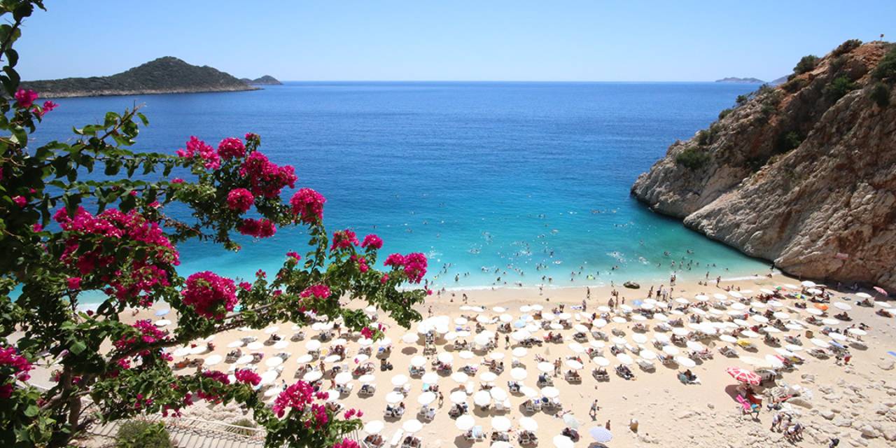 Çocuklar bombalar altında ölürken Avrupalı'nın derdi "tatil" oldu!