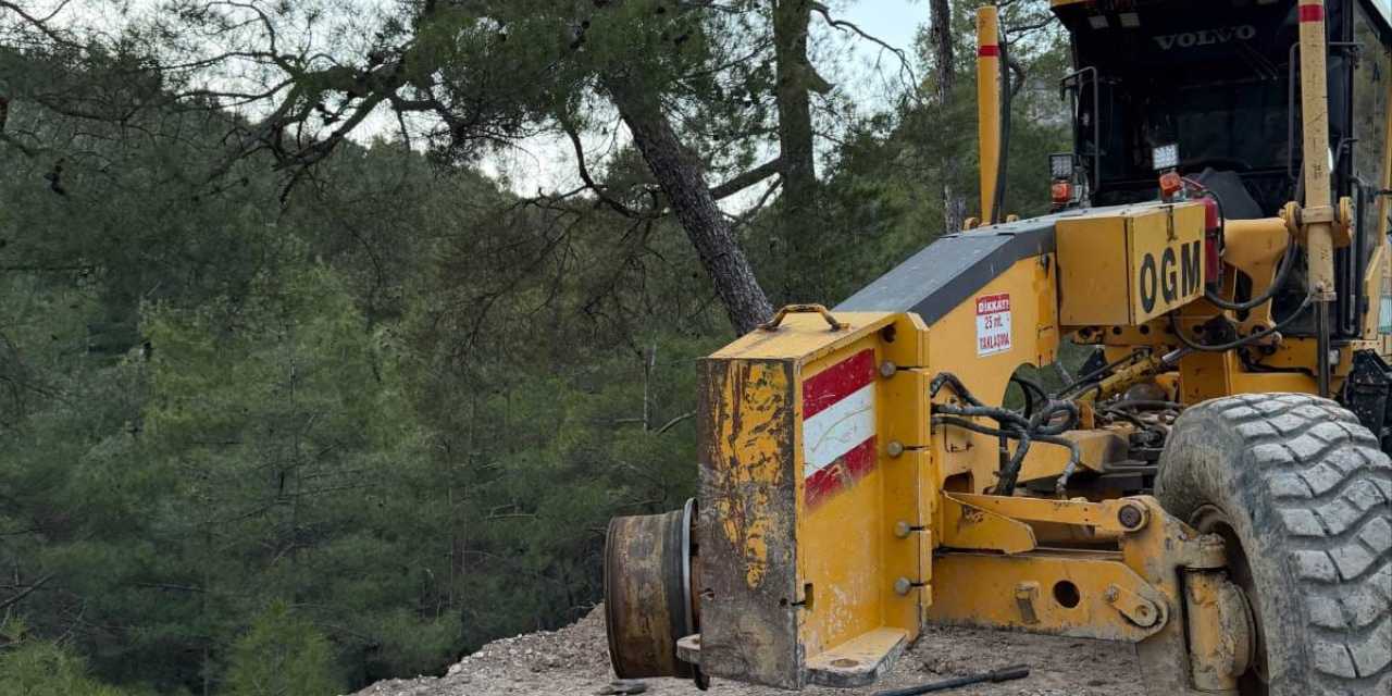 Eşine yardım etmek için lastik değiştiriyormuş! Patlayınca uçurumdan düşüp öldü