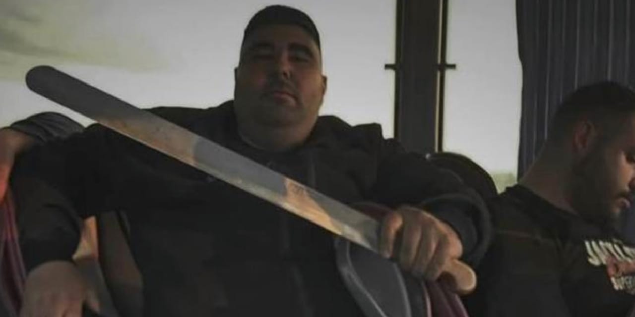 Deplasman öncesi taraftarlar pala çıkarınca sosyal medya karıştı