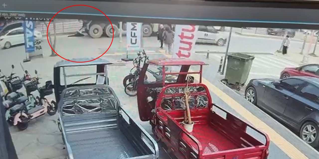 Kamyonun altında kalan adam hayatını kaybetti: O anlar böyle görüntülendi!